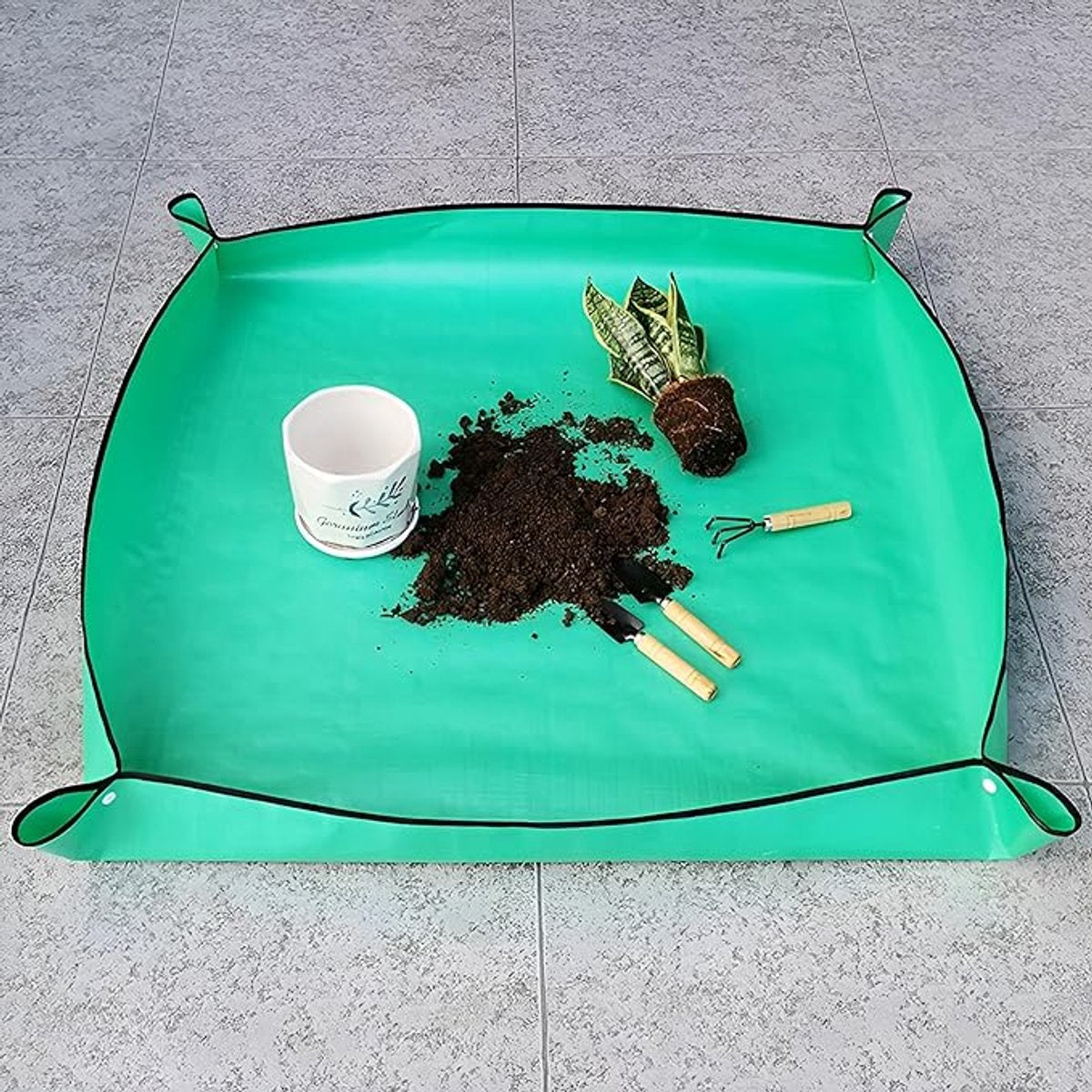 Repotting mat - 66cm x 66cm - waterproof - plant mat - garden mat - Green - Repotting plants on a plant mat - plastic - Waterproof repotting mat - Garden tools