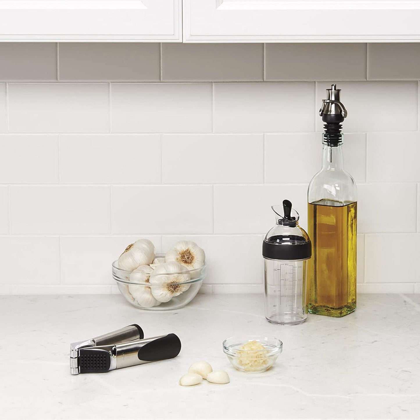Salad Dressing Shaker Container Bottle Universal Manual Sauces Mixer Juice Mixing Bottle Resistant 8.4with Measurement Black