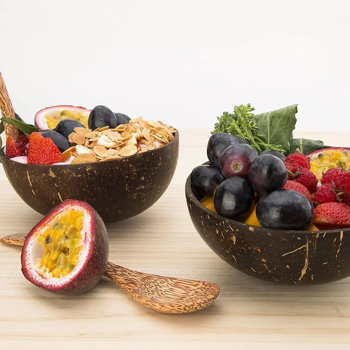Coconut Shell Bowl, Natural Handcrafted Bowl, Polished Coconut Acai Bowls with Spoon for Warm and Cold Foods, Washable by Hand, for Smoothies and Salads Vegan Gifts Kitchen Decor
