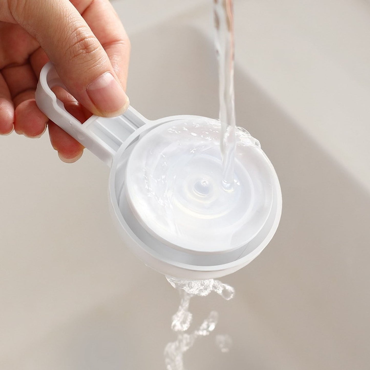 Powerful Suction Cup Shower Hooks for Towel, Loofah, 360° Rotatable Damage-free Hanging Versatile Wall Hooks for Inside Bathroom, Decoration, Removable Suction Holders, 1 Pcs, 4.37x2.67x1.81 4.37" x 2.67" x 1.81" White2