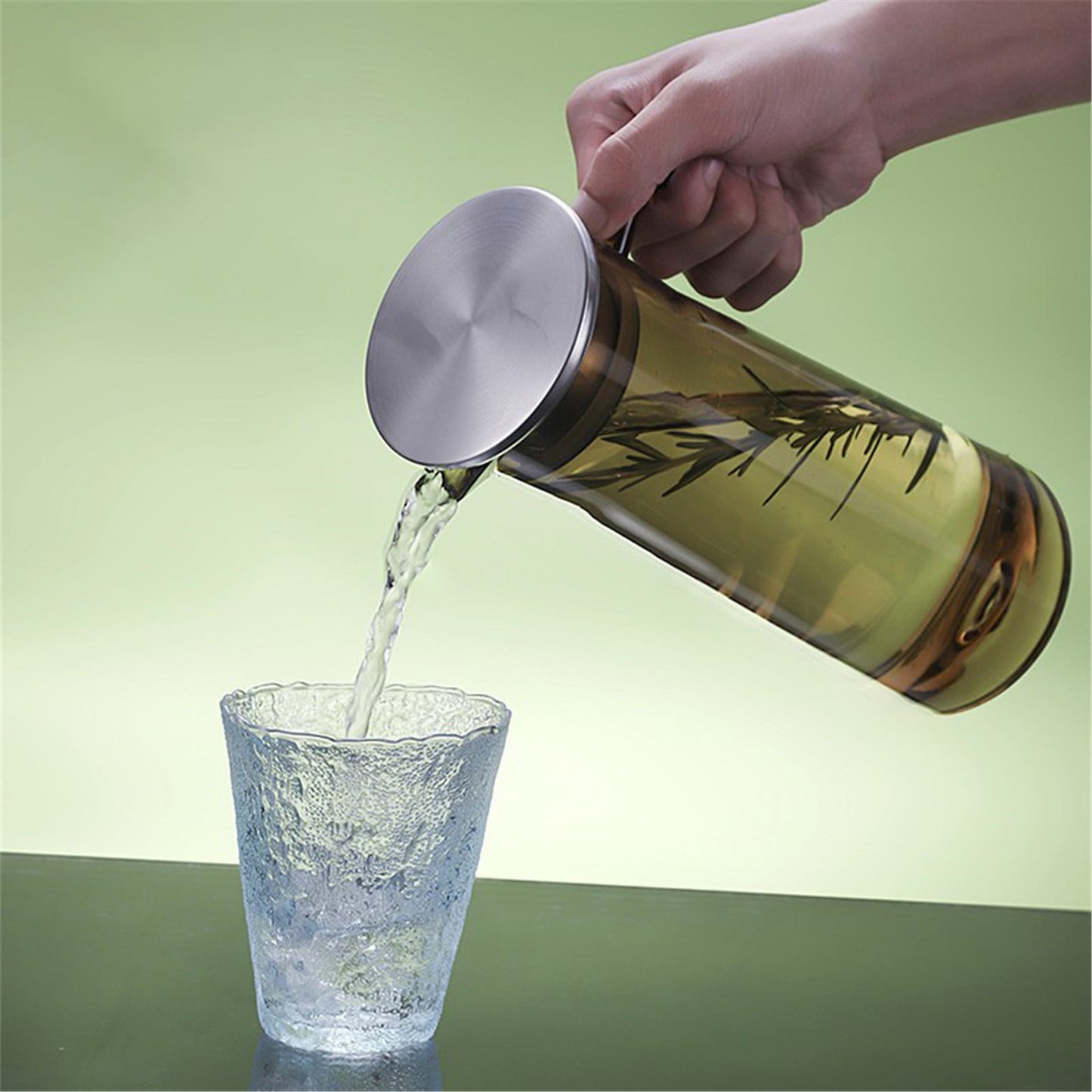 Glass Pitcher with Lid, Easy Clean and Heat Resistance Borosilicate Glass Jug for Hot or Cold Water, Milk, Ice Tea and Juice Beverage, 1 Pcs, 33.8 Oz, 9.44x3.54 10.03" x 3.54" Clear
