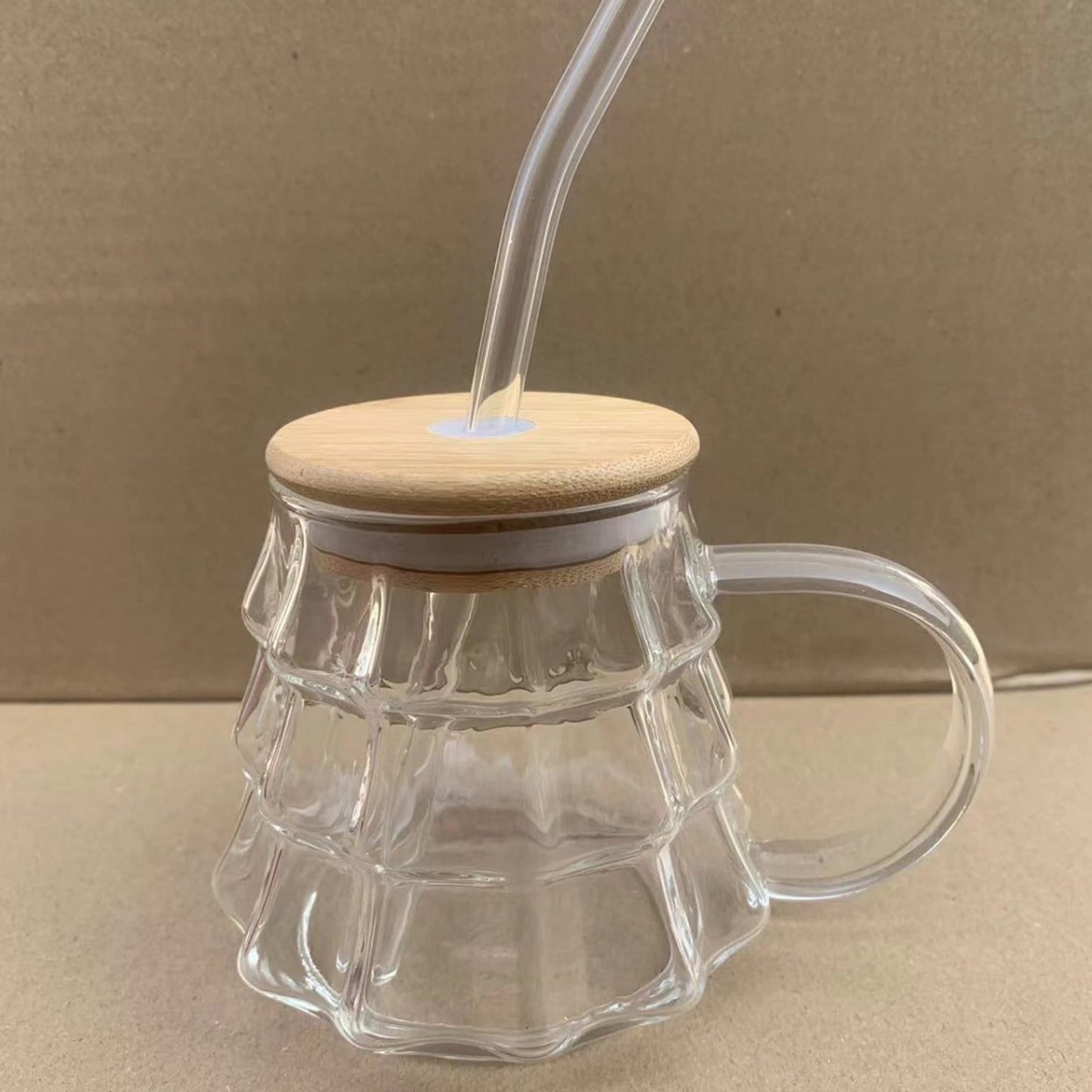 Christmas Tree Coffee Mug, 350ml Tree-shaped Clear Glass Coffee Mug with Handle for Ice Americano, Tea, Milk, Creative Christmas Gift for Colleagues, Friends(1*Cup, with Lid & Straw) Clear