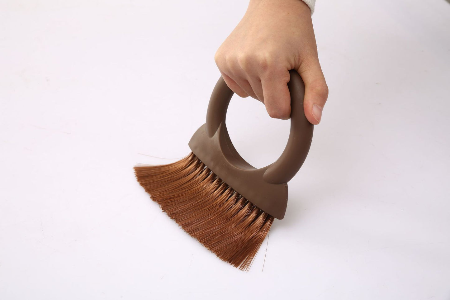 The Mini Table Dustpan and Brush, Clean Crumbs and Dirt of Tablecloths, Desks and Dining Room Tables, Comfortable Handle, Table Accessories (Coffee)
