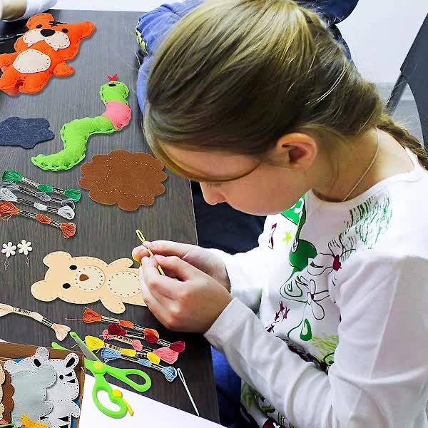 Sewing Kit for Kids, Cute Dinosaur Felt DIY Kids Felt Craft Kit, Learn to Sew Craft Materials, Children's Beginner Educational Toys, Sewing Craft Kit (di