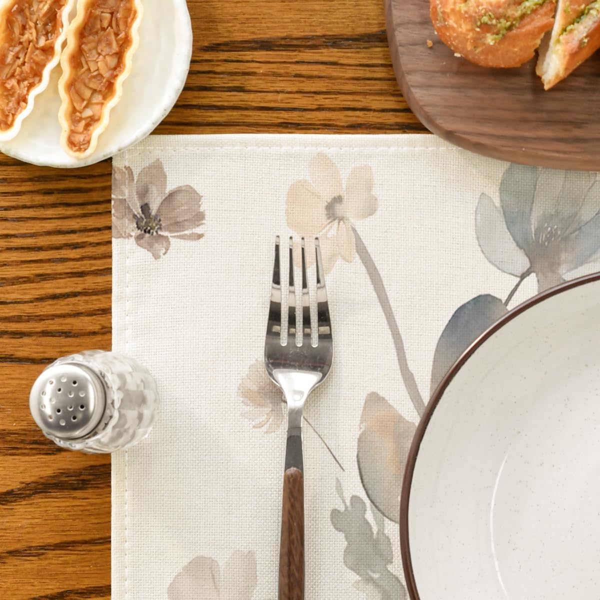 Brown Poppy Floral Leaves Fall Placemats Set of 4, 12x18 Inch Seasonal Spring Table Mats for Party Kitchen Dining Decoration