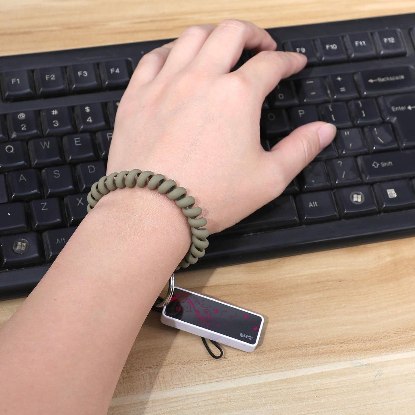 6PCS Stretchable Wristband Wristlet Keychain Wrist Key Chain Wristlet,Spring Flexible Spiral Wrist Coil Wrist Key Holder Key Ring for Sauna Gym Pool ID Badge and Outdoor Sports