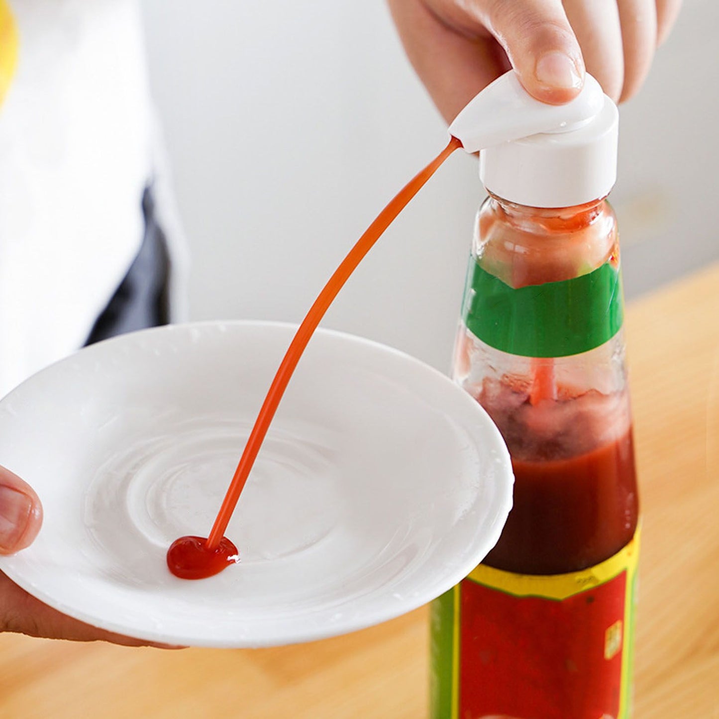 Gallon Pump Dispenser Condiment Bottle Pump Dispenser Plastic Kitchen Supplies for HouseholdWhite Caliber 3.4cm / 1.3in
