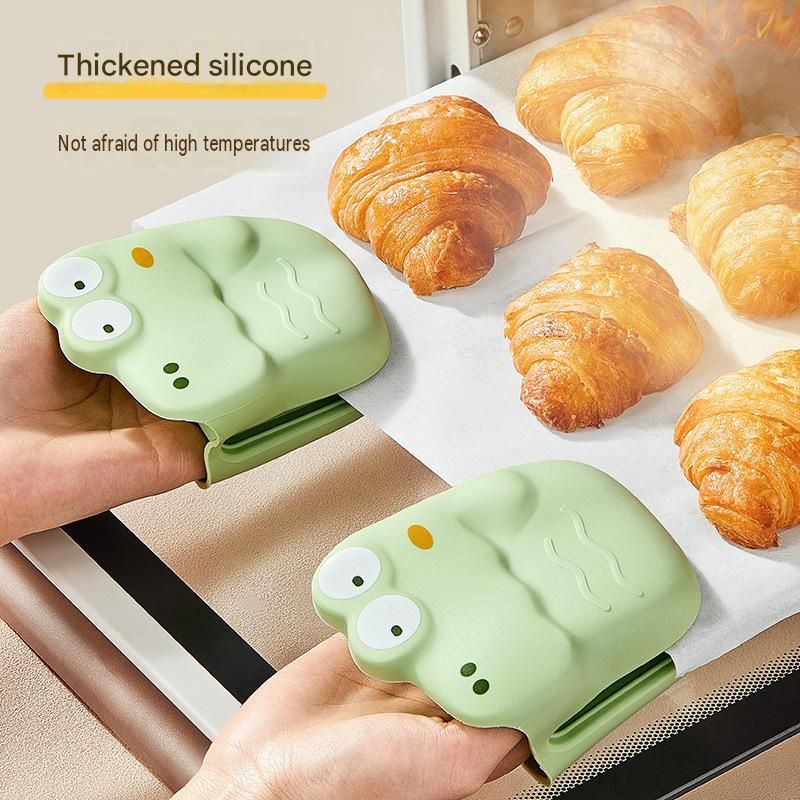 Cute Crocodile shape Kitchen Heat Resistant Set - Silicone Oven Mitts and Non-Slip Bowl Clip - Stainless Steel Anti-Scald Dish Lifter for Steamer and Baking, Space Saving Storage