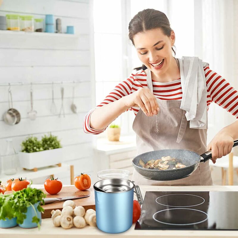 Oil Pot Grease Can Stainless Steel Storage Can With 1.6 Liter Can Dustproof Lid For Fine Mesh Strainer Non-Slip Plate