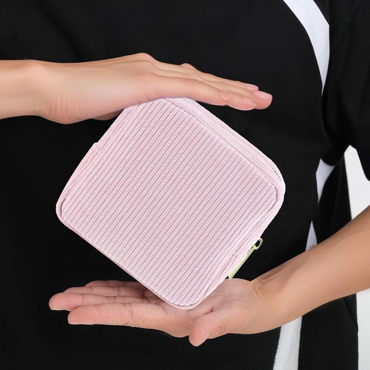 Toiletry bag - Women's toiletry bag - Toiletry bag - Tampon storage bag - Corduroy - Small makeup bag - Mini toiletry bag - Soft storage bag - Portable makeup bag (Pink)