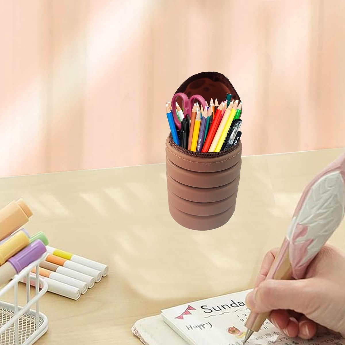 2-in-1 telescopic pencil case in soft silicone, cute kitten-shaped pencil case, ideal for storing stationery, brown, for girls and boys
