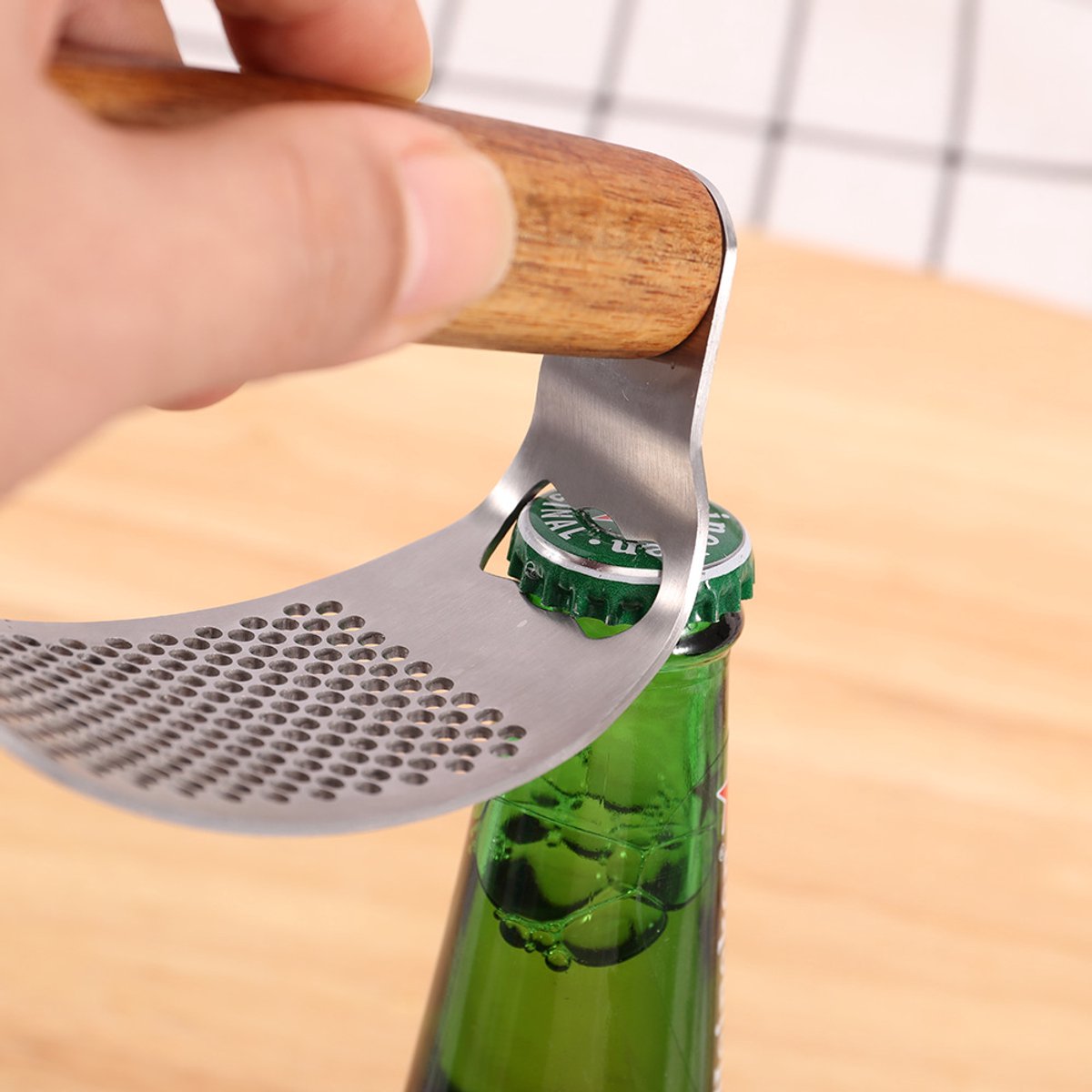 Garlic Press - Stainless Steel Cup - Dishwasher Safe - Garlic Press with High-Quality Wooden Handle - Ergonomic Handle for Garlic Press - Garlic Chopper - 10 x 5.1 cm - Large and Thick