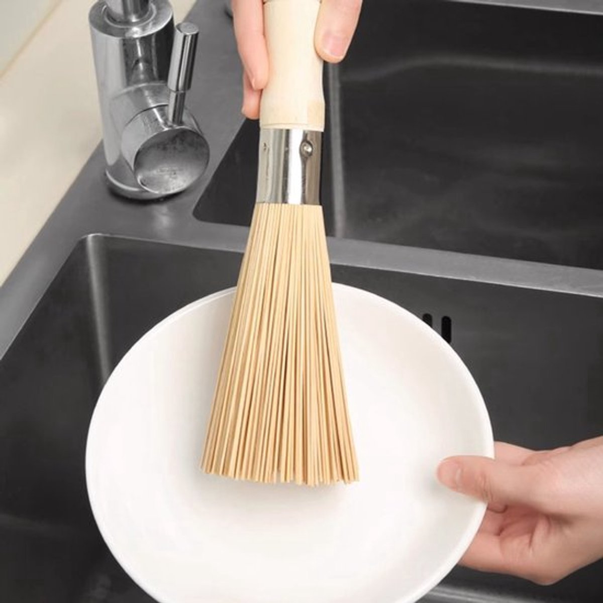 2 pieces - Natural bamboo scouring brush - Bamboo kitchen brush - Cleaning brush - Household dish brush - for cleaning dishes, cast iron pots, pans, vegetables and the sink.