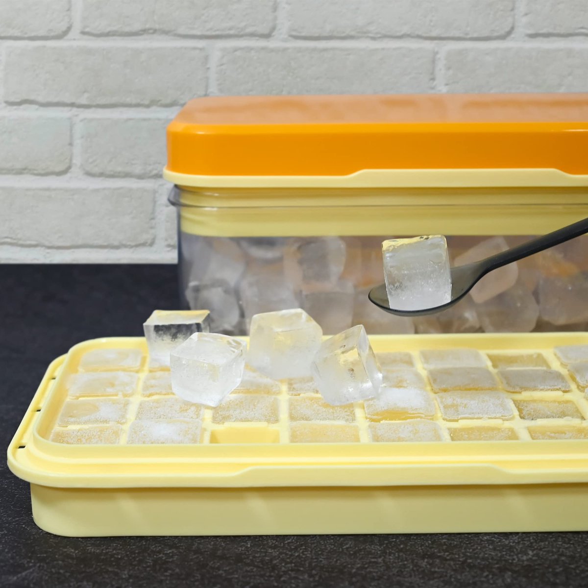 Frozen Ice Cube Tray - Food-Grade Ice Cube Tray with Lid - Ice Cube Tray - 2 Layers, Yellow - Releases all ice cubes in one second - Ice Cube Tray