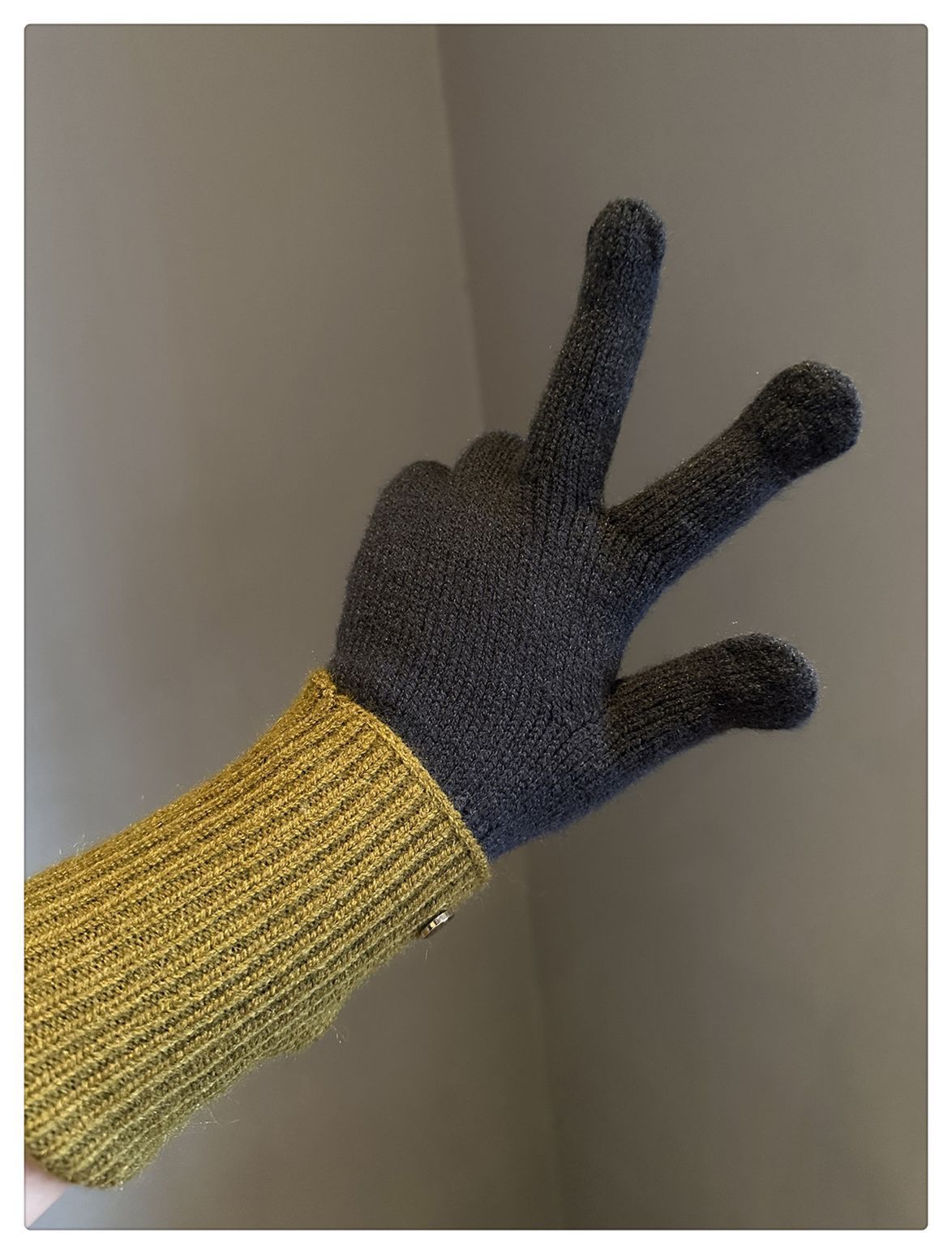 Two-Way Knit Gloves Convertible Between Full-Finger and Fingerless Styles with Touchscreen Fingertips, Colorblock Gloves (Gray + Green)
