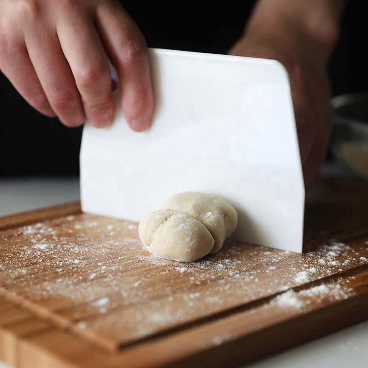 Dough scraper I Cake scraper I Dough cutter I Dough scraper I 13 x 9 CM I White