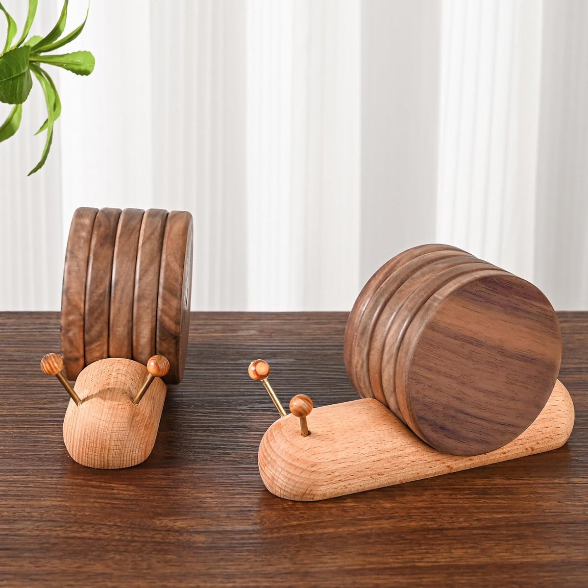 Wooden coasters - Natural acacia wood coasters - Cute and fun with stand - Modern home decor - Perfect for the coffee table - 7 x 7 cm - 5 pieces