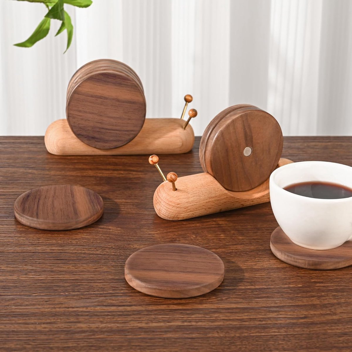 Wooden coasters - Natural acacia wood coasters - Cute and fun with stand - Modern home decor - Perfect for the coffee table - 7 x 7 cm - 5 pieces