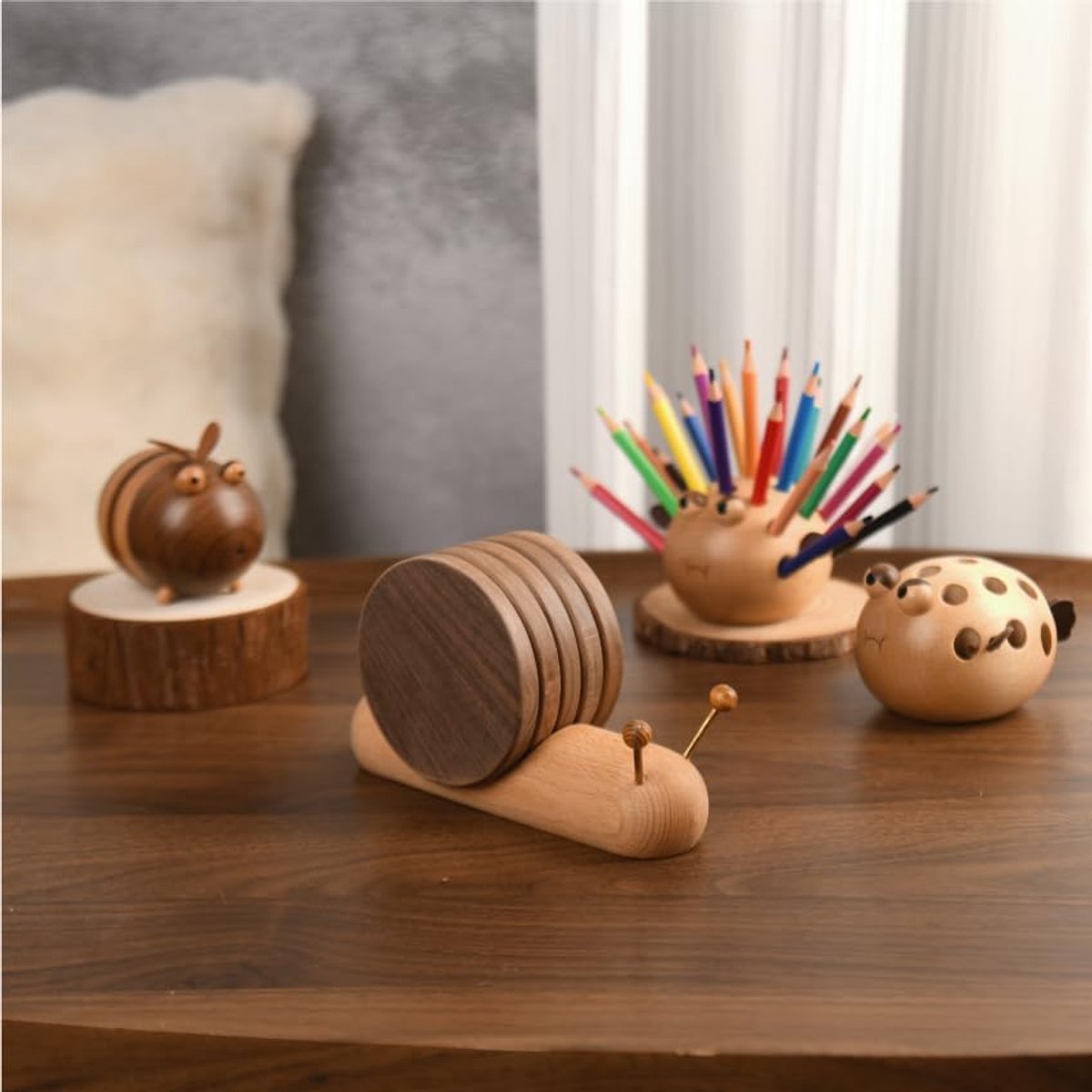 Wooden coasters - Natural acacia wood coasters - Cute and fun with stand - Modern home decor - Perfect for the coffee table - 7 x 7 cm - 5 pieces