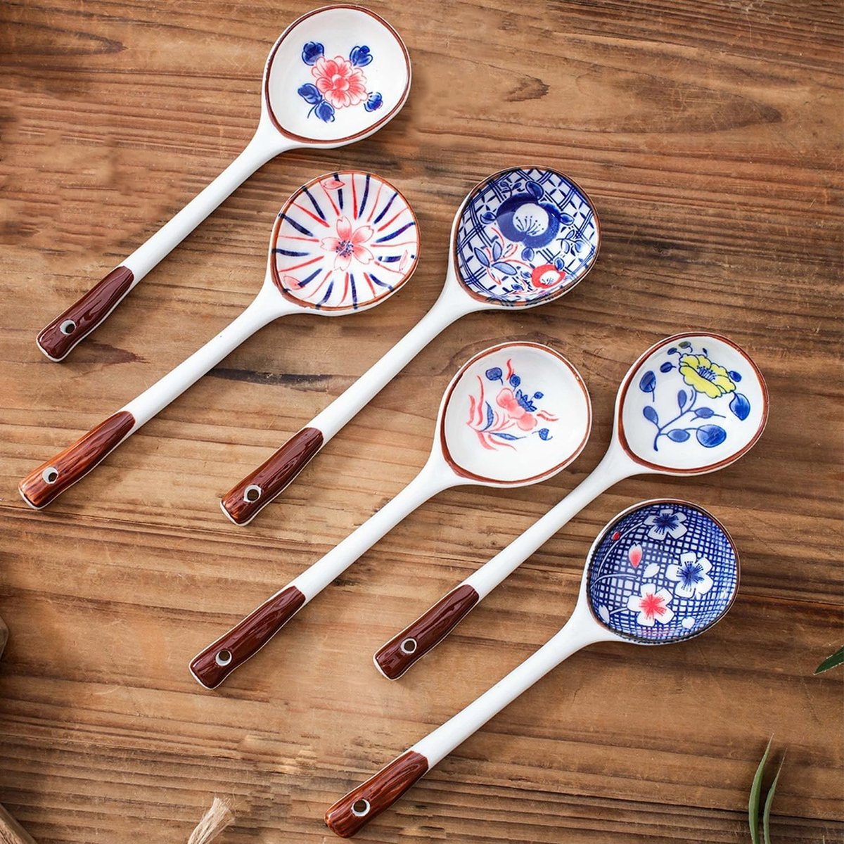 Set of ceramic soup spoons - 6 long-handled Japanese spoons - Easy-to-hold utensils for ramen, wonton, and miso soup - Elegant spoons for noodles and dumplings
