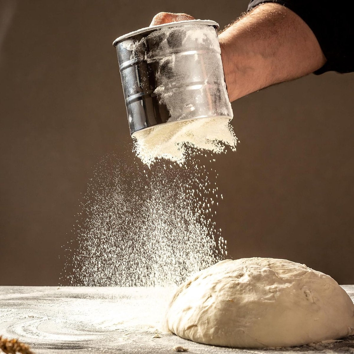 Flour Sieve - Flour Sieve - Professional Fine Mesh Sieve - Fine Kitchen Sieve - One-Hand Press Stainless Steel - Ideal for Baking and Sprinkling Powdered Sugar