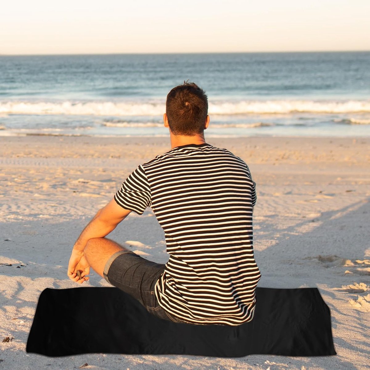 Mini Pocket Picnic Blanket - Sack Blanket - 150 x 110 Cm - Water-Repellent & Lightweight - Outdoor Blanket - Picnic Blanket - Beach Towel - Sand-Free Beach Mat - Outdoor Rug - Red - Perfect For Outdoors, Camping, Hiking, Traveling