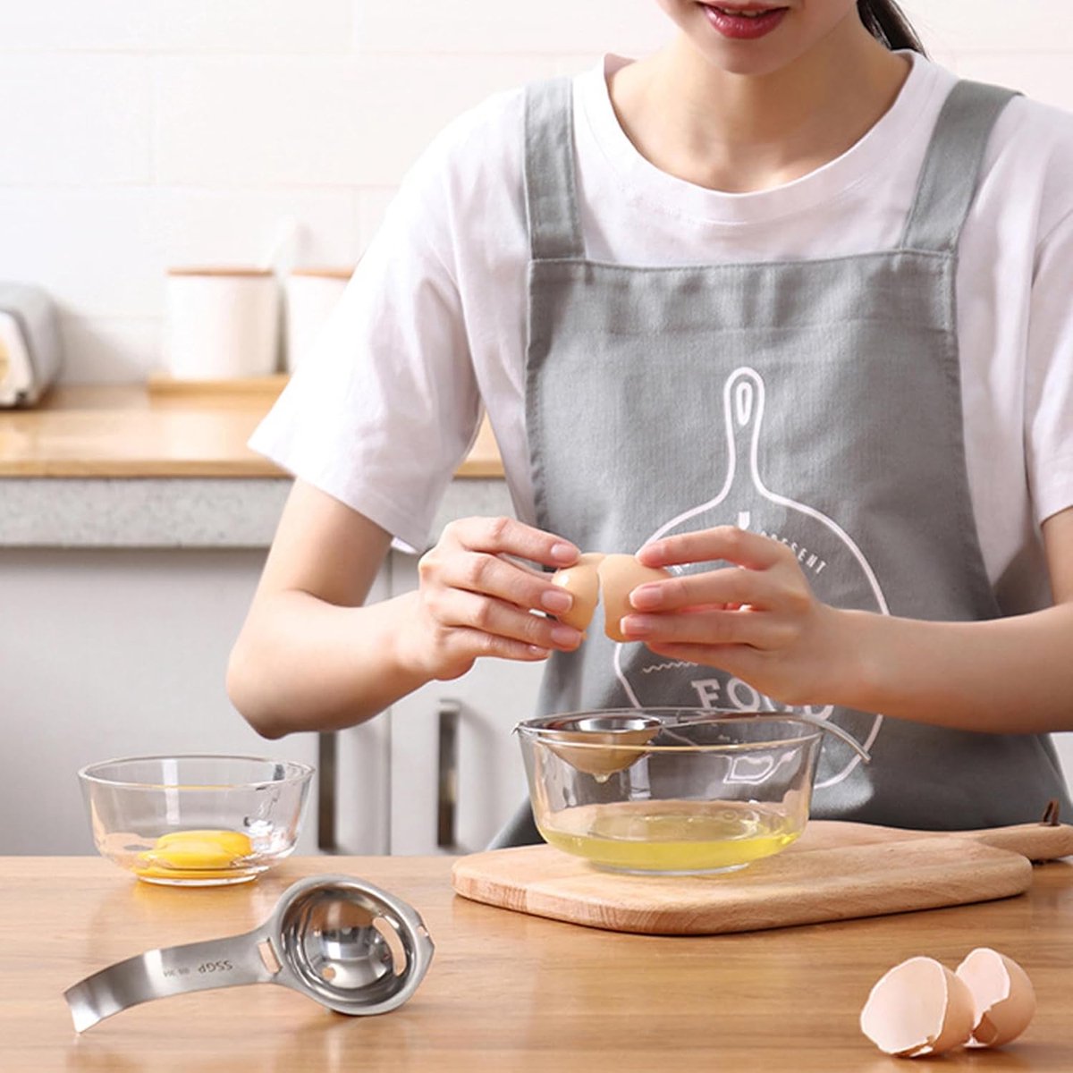 Professional Egg Separator - Egg Separator - Egg Separation - Egg Splitter - Egg Yolk Separator - Egg Separator - Egg Yolk Separator - Egg Separator - Egg White - Egg Yolk - Stainless Steel - Silver - Egg Separator with Stainless Steel Impact Edge