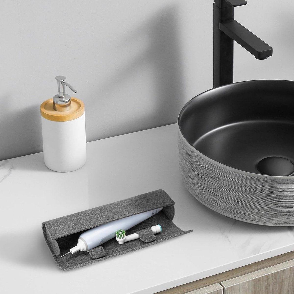 Electric Toothbrush Travel Case - With Magnetic Closure - Toothbrush Holder - Hard Shell Electronic Toothbrush Carrying Case - Universal - Protective Storage Box - 20x6x4 Cm - Grey - 1 Piece