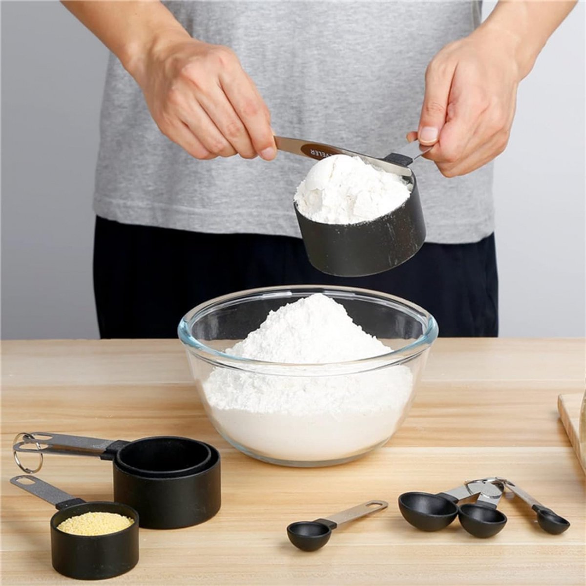 8-Piece Set of Measuring Spoons & Cups - Measuring Cups - Measuring Cups - Scoops in Various Sizes - Cups & Spoons - Durable - Practical - For Precise Weighing and Measuring - Black