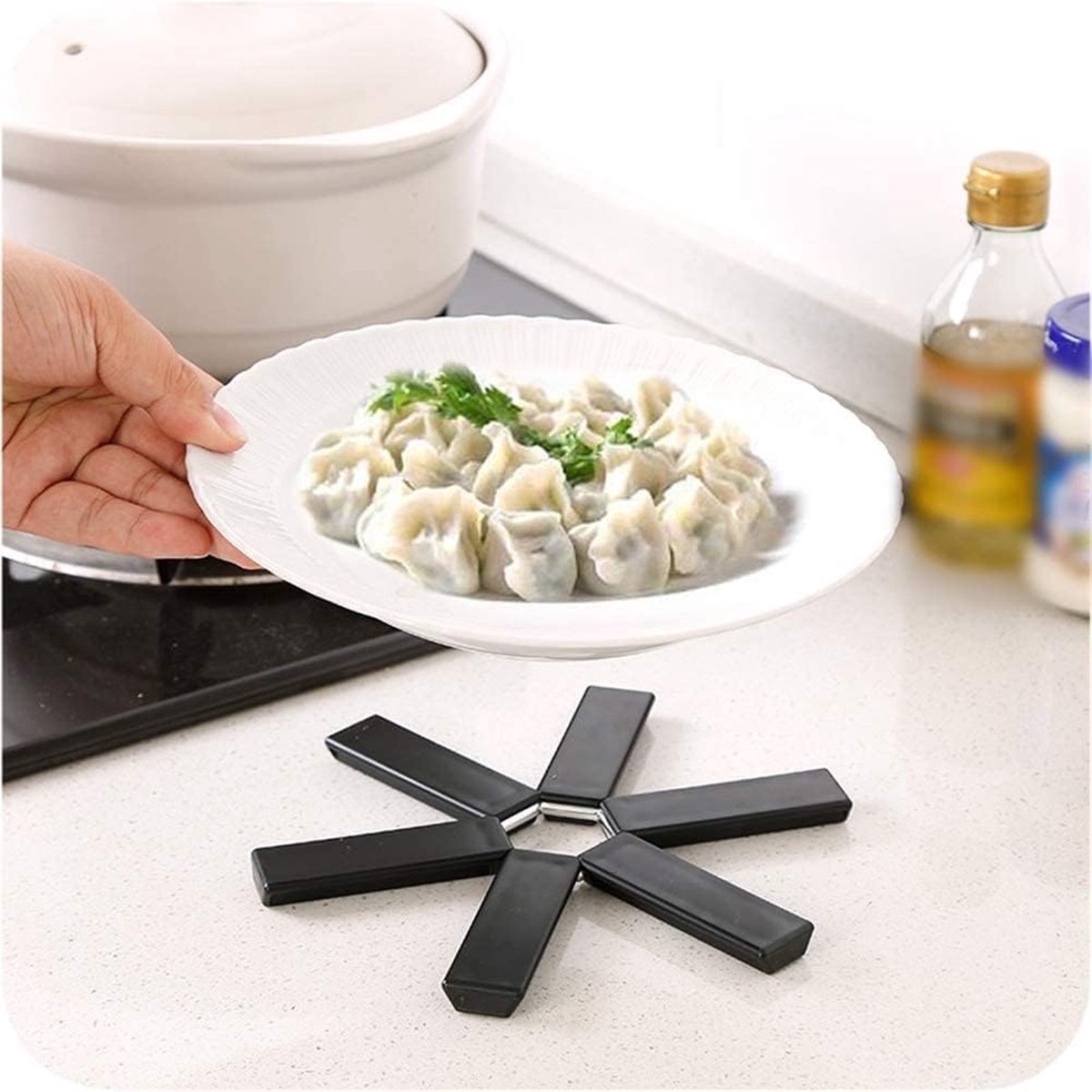 Pot Coaster - 4 Pieces - Coaster - Pot Holders - Pot Rack - Foldable - Heat Resistant - Non-Slip - Stylish Design - Practical - Foldable - Durable - Washable - For Pots, Pans, Bowls - Black