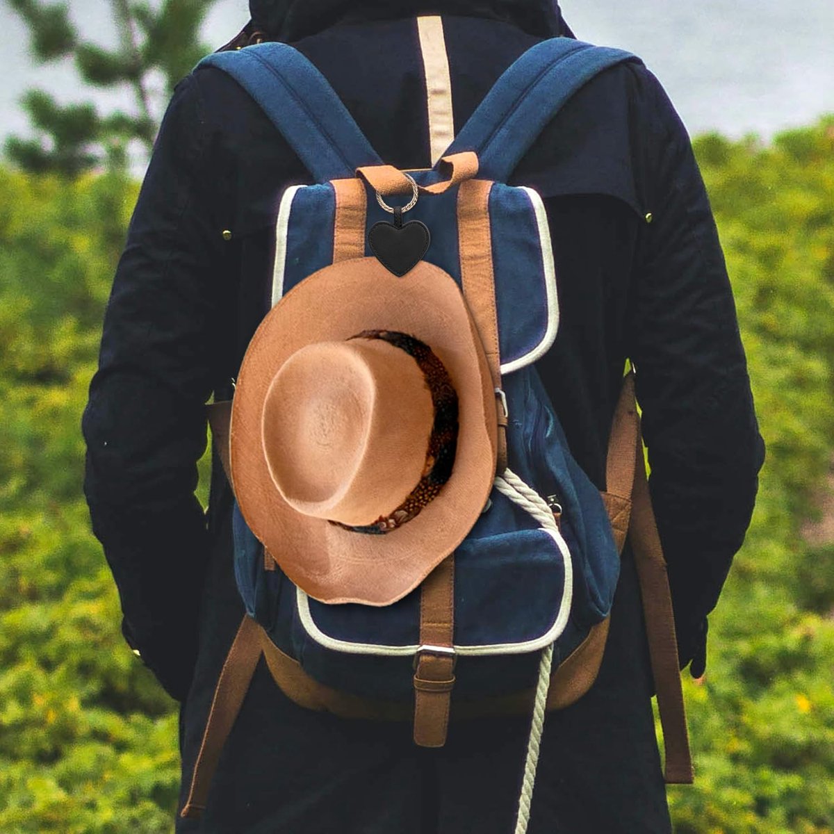 Magnetic Hat Clips - 2 Pieces - Hat Clips - On the Go - For Travel - Compact and Portable - For Men and Women - Outdoor - Universal - Magnetic - Anti-Lost - Black