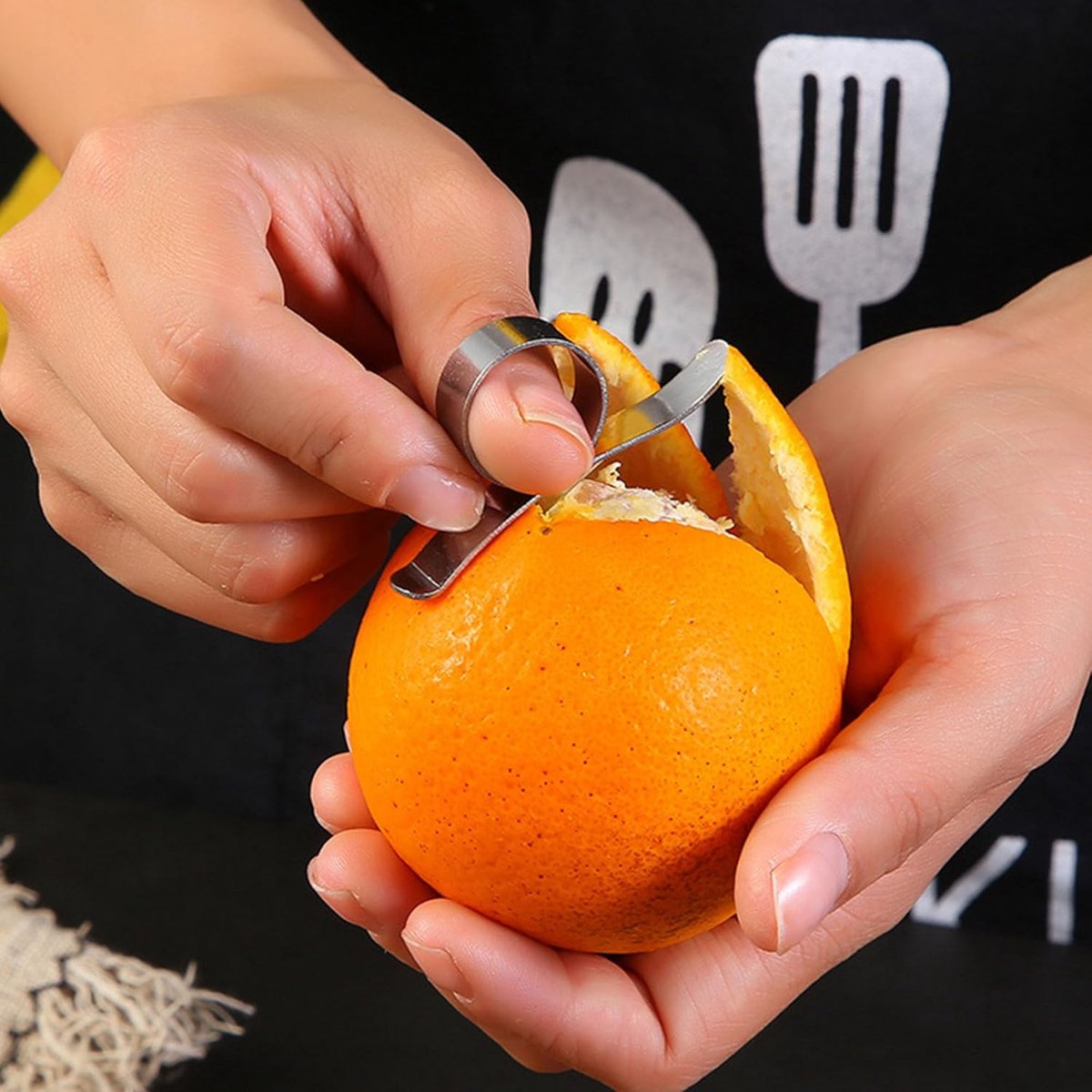 Orange Peeler - 2 Pieces - Portable Orange Peeler - Quick and Easy Peeling - Creative Orange Fruit Peeler - Mandarin Peeler - Peeler - Finger Opener - for Orange - Lemon - Citrus