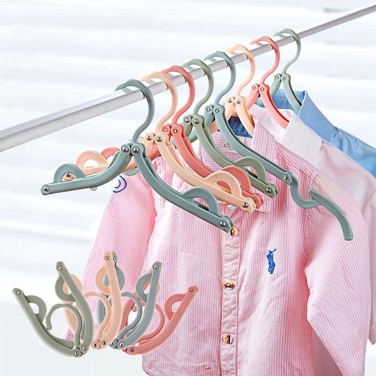 12 Pieces Clothes Hangers - Foldable Clothes Hangers - Anti-Slip - Coat Hangers - Trouser Hangers - Travel Clothes Hangers - Durable & Portable - Trackless - Plastic - Bedroom Organizers - Travel Accessories - Space-Saving Clothes Hangers