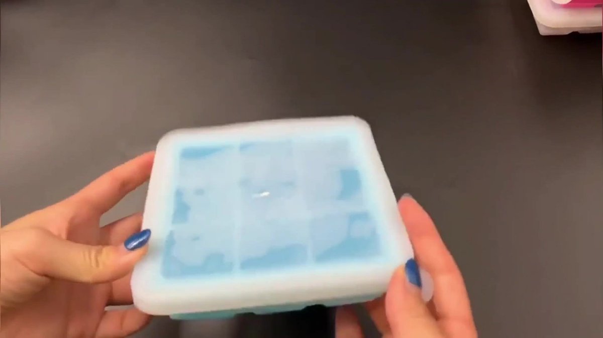 2x Ice Cube Tray With Lid - Silicone Ice Cube Tray - BPA Free - 2 x 9 Cells - 3.5cm Ice Cubes - Dishwasher Safe - Ice Cube Tray - Ice Cube Tray - Square - Green - Reusable - Easy to Push Out