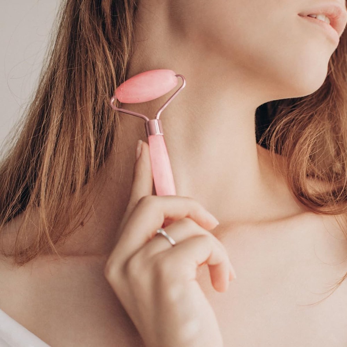 Rose Quartz Jade Roller & Gua Sha Stone - Facial Roller & Gua Sha Set - Natural Jade Roller - Facial Roller - Jade Roller - Facial Massage - for Lymphatic Drainage, Anti-Aging, Wrinkle Reduction, Anti-Puffiness & Radiant Skin