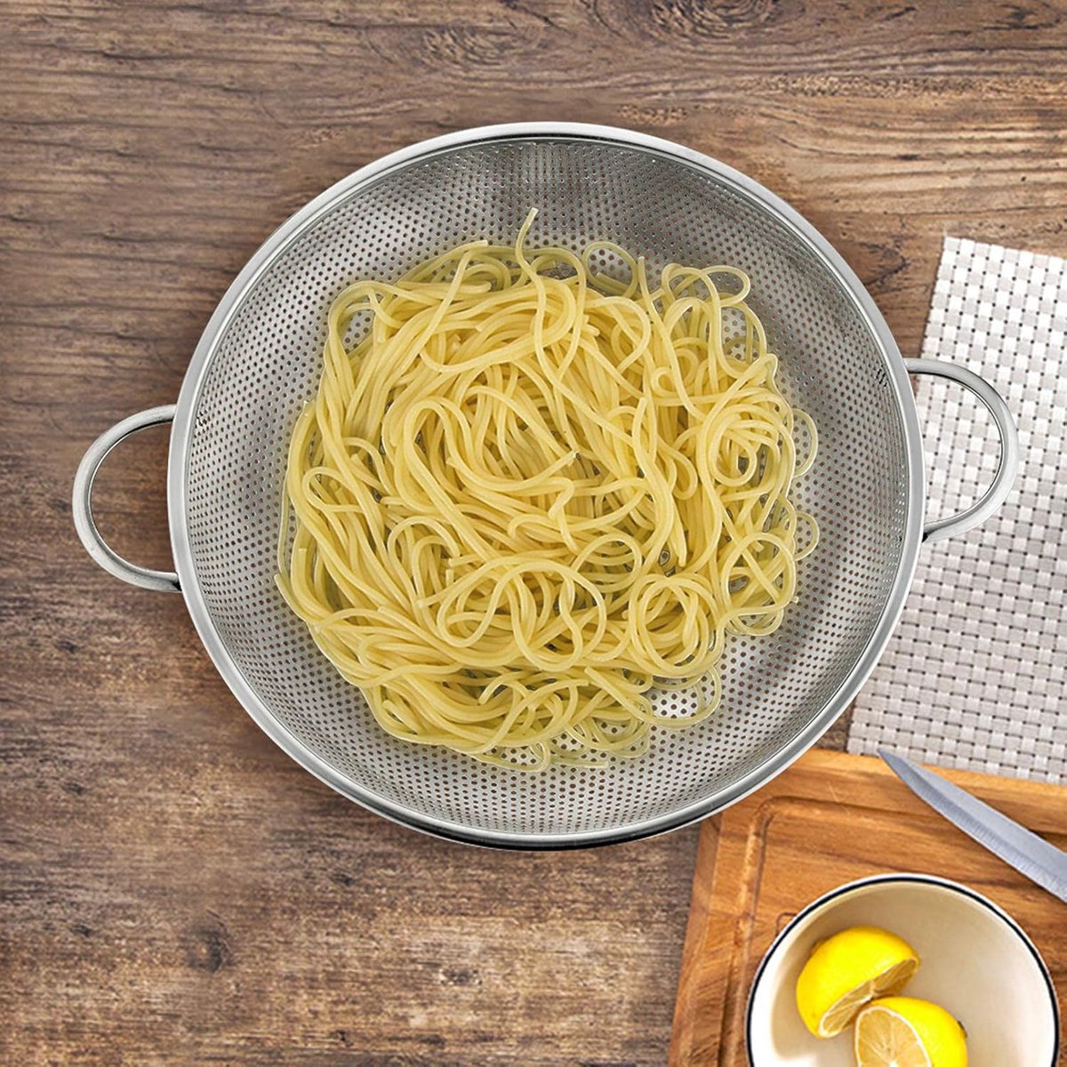 3-Piece Colander - Fine-mesh stainless steel colander - Sieve - on a stand - 2 handles - For draining, rinsing, and washing - Ideal for pasta, vegetables, and fruit - Durable and Dishwasher Safe - Easy Storage - Kitchen colander/sieve