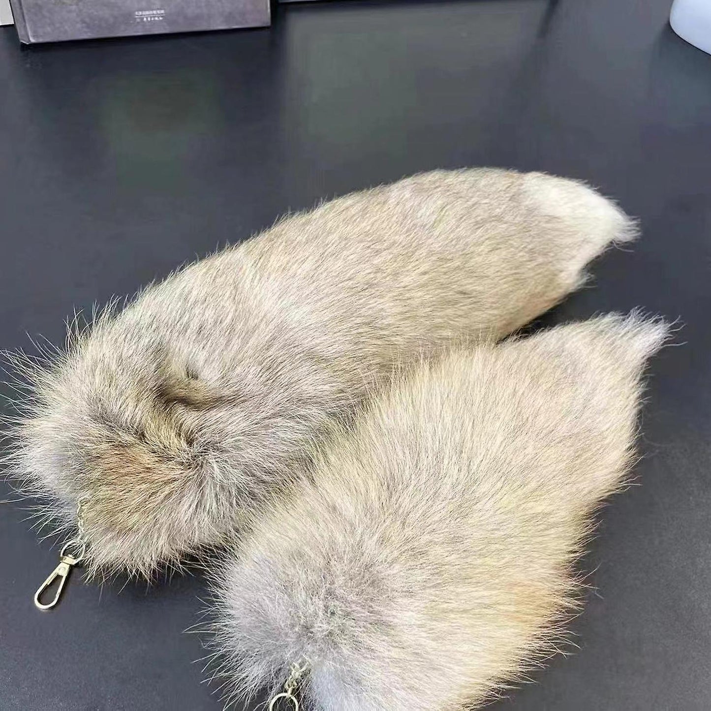 Fake Raccoon Tail Keychain Soft Artificial Fur Tail Pendant Decorative Raccoon Tail Keychain Backpack Key Ring Ornament Bag Decoration