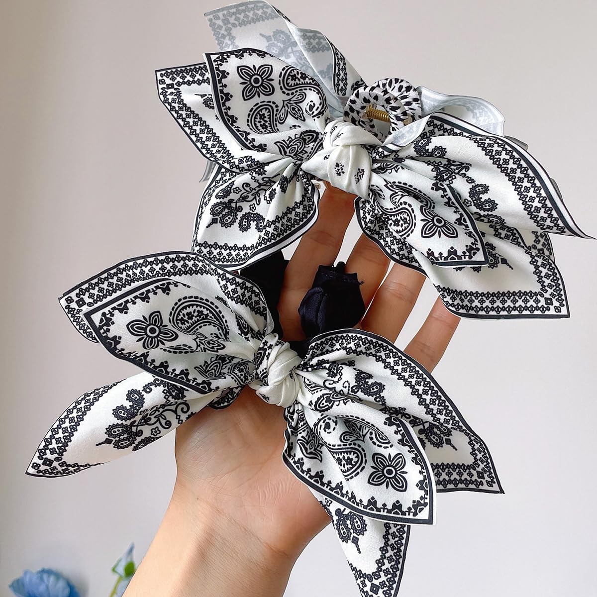 2 PCS Bandana Hair Claw Clip & 2 PCS Bandana Hair Ties Boho Hair Claw Clips Boho Bow Knot Bandana Fabric Hair Jaw Clips Paisley Hair Clip Non-slip Styling Hair Accessories for Women Girls