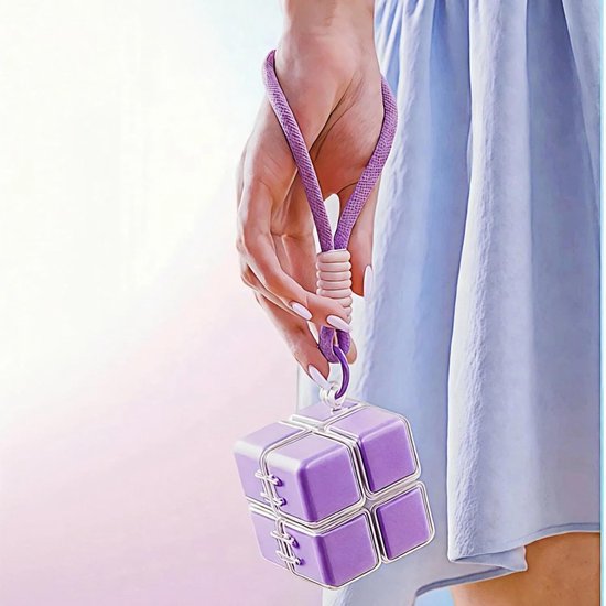 Medicine box - 7-day medicine box - Weekly pill box - Portable pill box for travel - Easy to open - 8 compartments - For storing vitamins and medicines - Purple