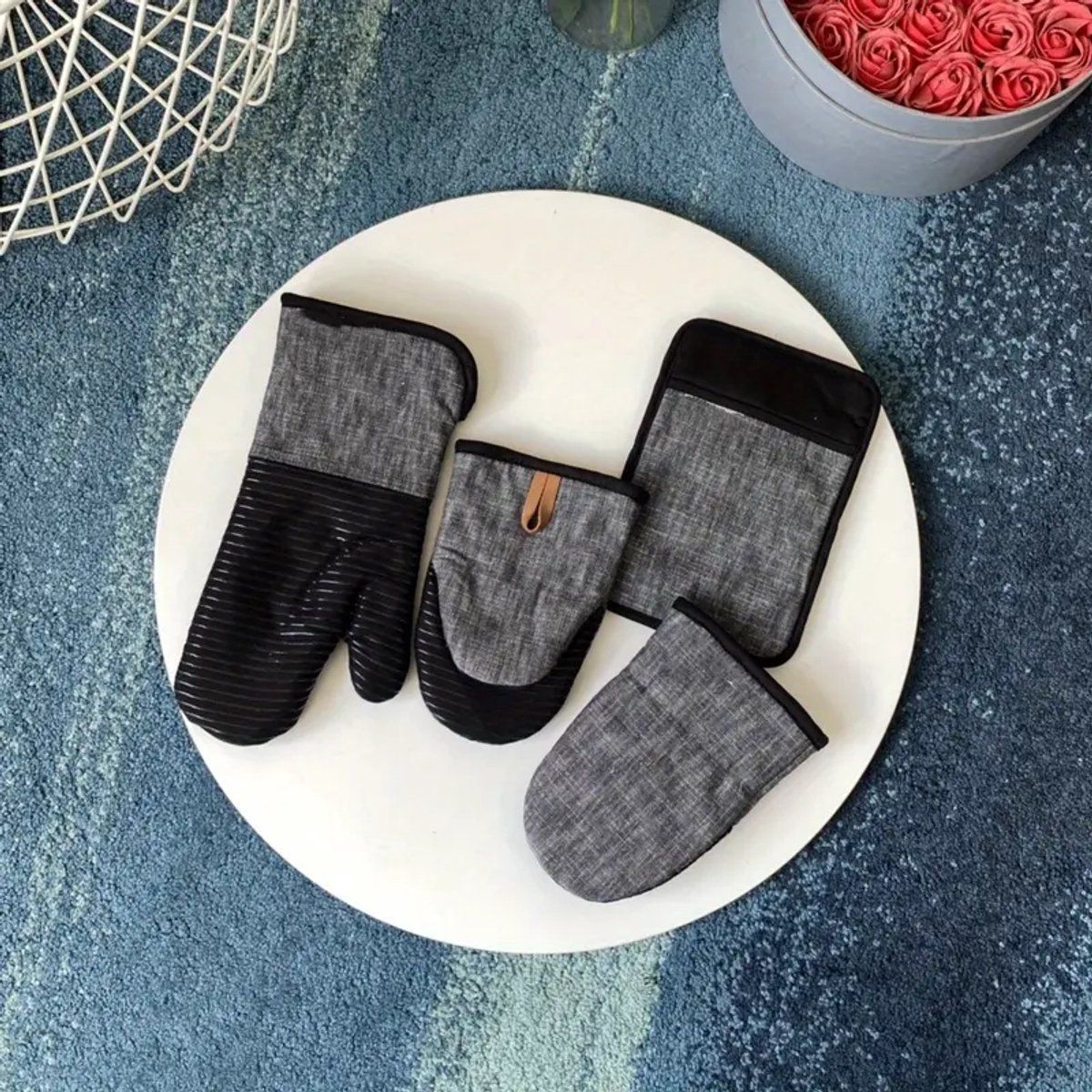 Four-piece heat-resistant glove set, Heat-resistant kitchen gloves and heat-resistant mat set, Silicone non-slip gloves and heat-resistant mat, Black