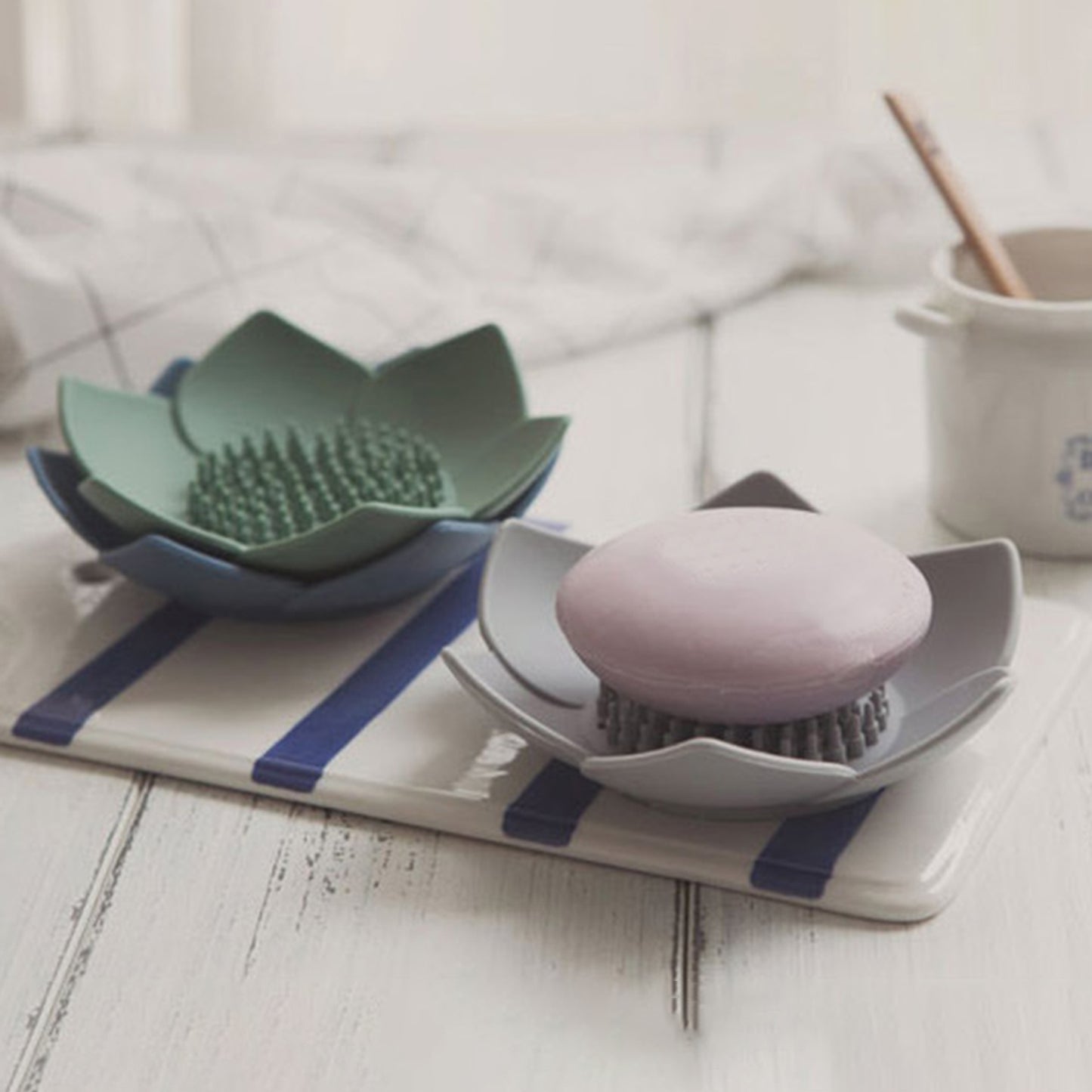 Silicone Soap Dishes with Draining - Lotus Shaped Bathroom Bar Soap Holder for Shower - Soap Tray for Kitchen Sink - Floral Shape Soap Saver for Counter Bathtub(1/4 Pack) Green