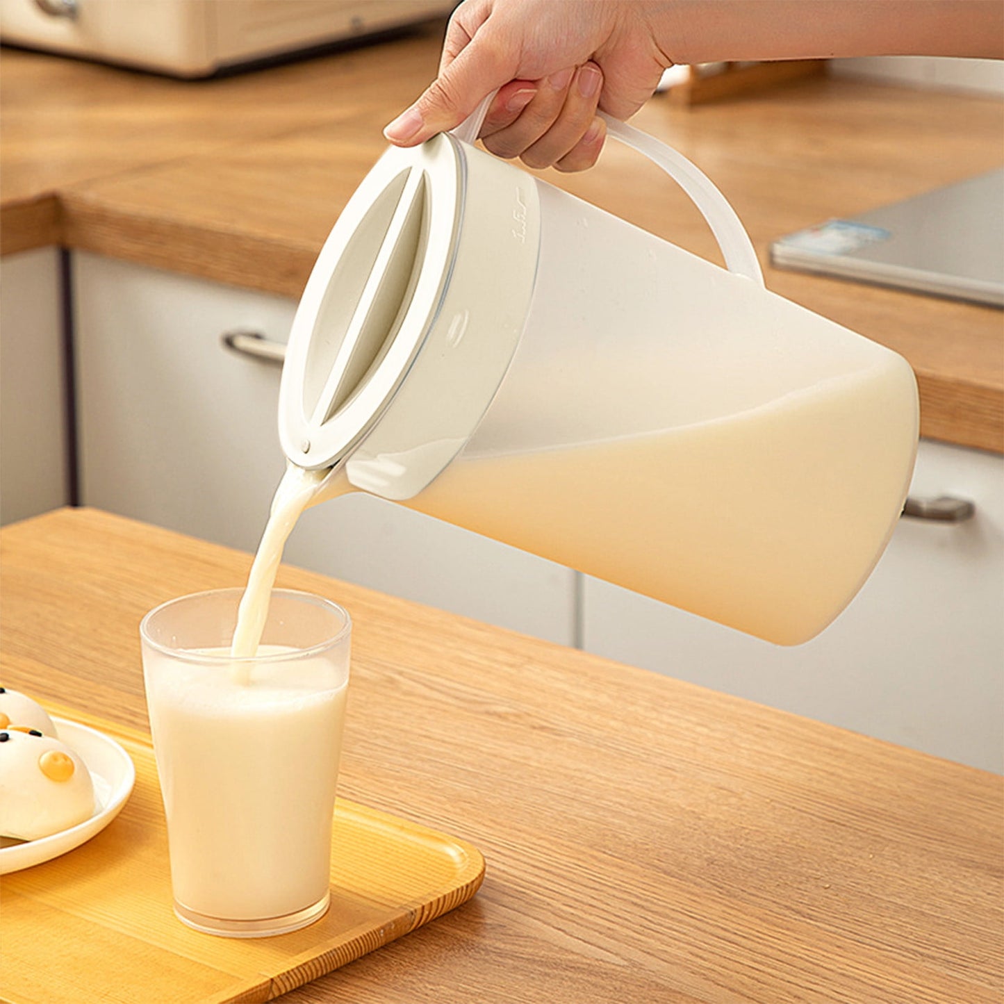 PALIFEUR Water Pitcher with Lid, 2 L Plastic Pitcher for Tea & Juice Water, Hot/Cold Water Jug, Tea Pitcher, Juice Pitcher, 13.5 x 7.2 x 4.7 Inch Z-8-White