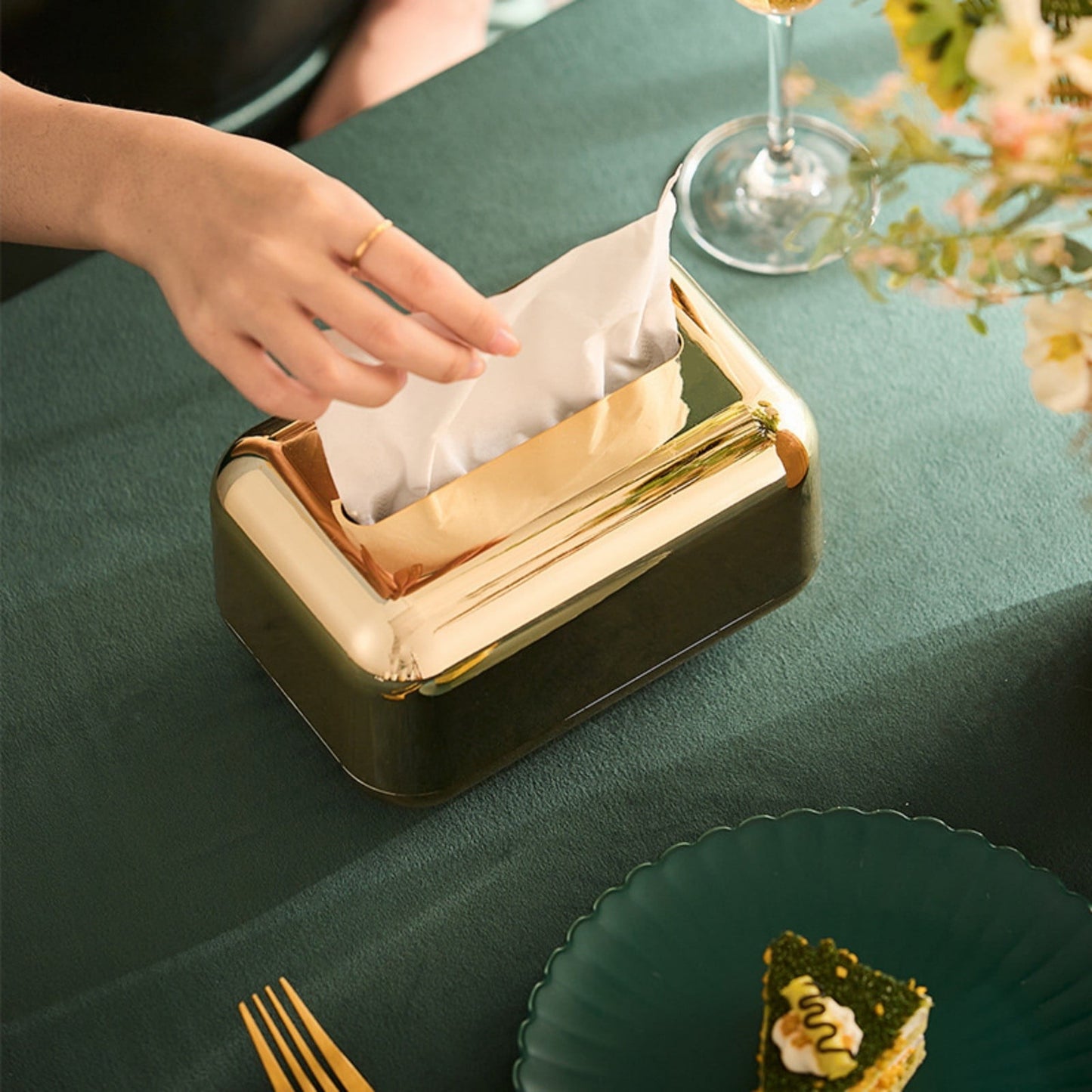 Xuniizn Tissue Box Cover Square 6x4x5" - Acrylic Tissue Box Holder, Elegant Tissue Holder & Napkin Dispenser for Home - Modern Kleenex Box Covers for Office, Restaurant, Gold Gold(6.3x3.94x4.72")