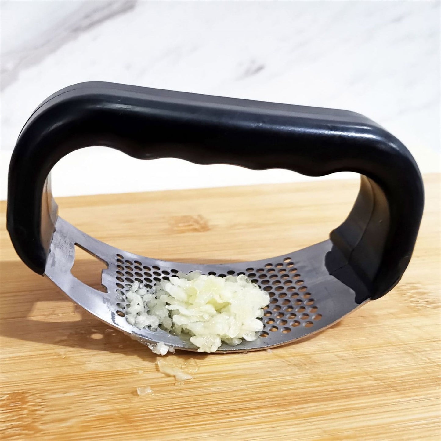 Stainless Steel Garlic Press Rocker, Garlic Mincer With Studs, Heavy Duty Garlic Chopper, Effective Garlic Peeler, Easy to Clean Kitchen Gadget for Minced Garlic, Dishwasher Safe 【1000+ bought since yesterday】A