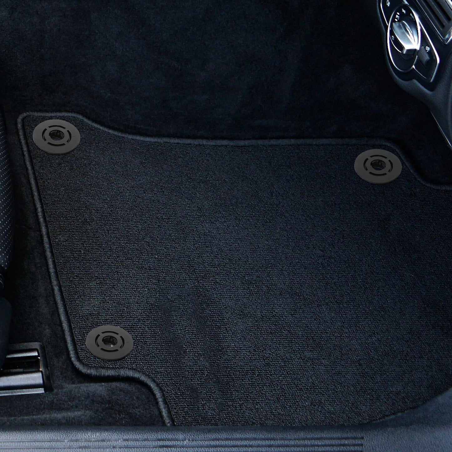 SWETRACE 4Pcs Car Accessories Floor Mat Clips Black Plastic Clips for Vehicle 1.57X1.57X0.28in