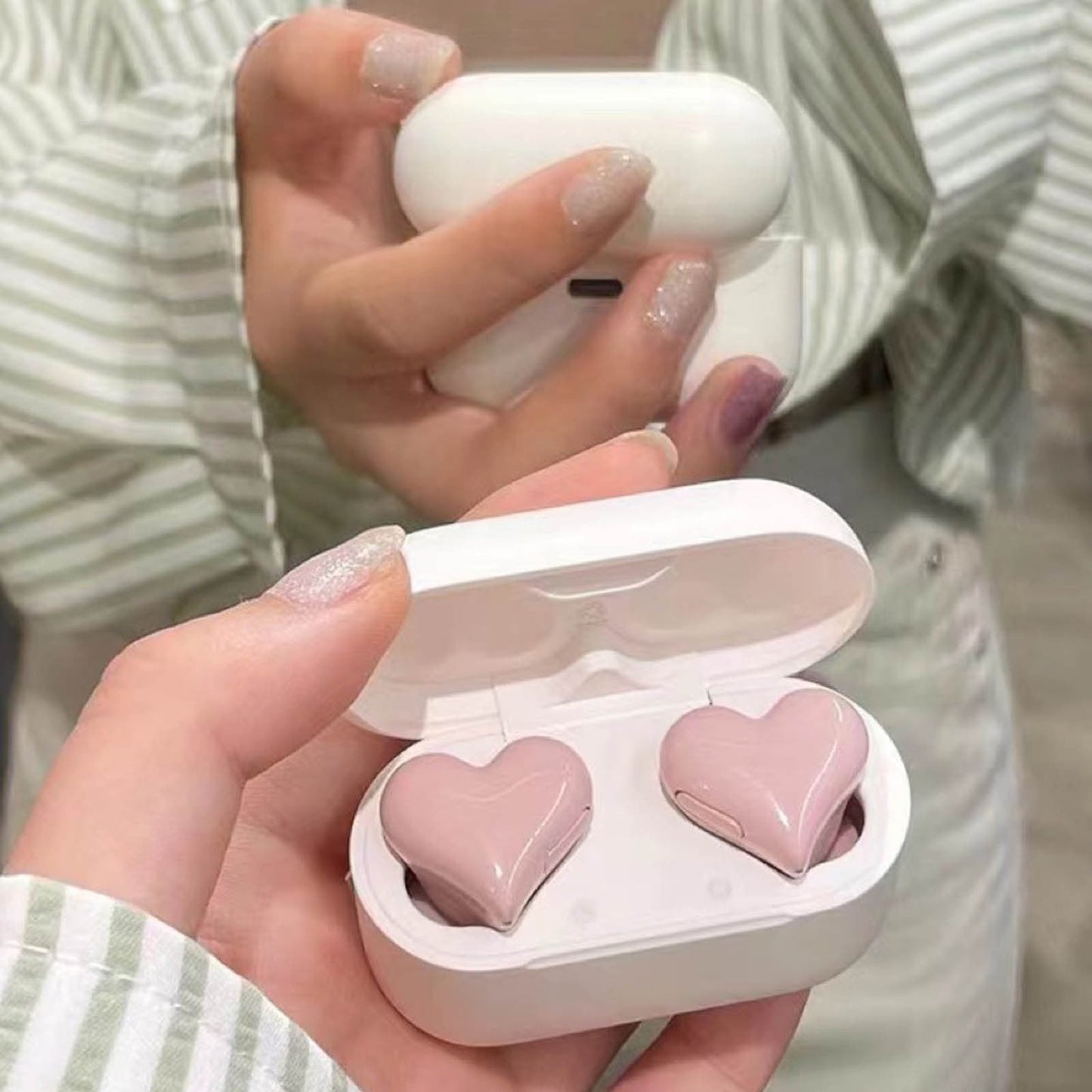 Heart Shaped Earbuds, Stylish Headphones HiFi Stereo Sound Waterproof Bluetooth 5.3 Earphones with Charging Case for Girls Women, Noise Reduction Sports Wireless In Ear Bluetooth Earphones Pink