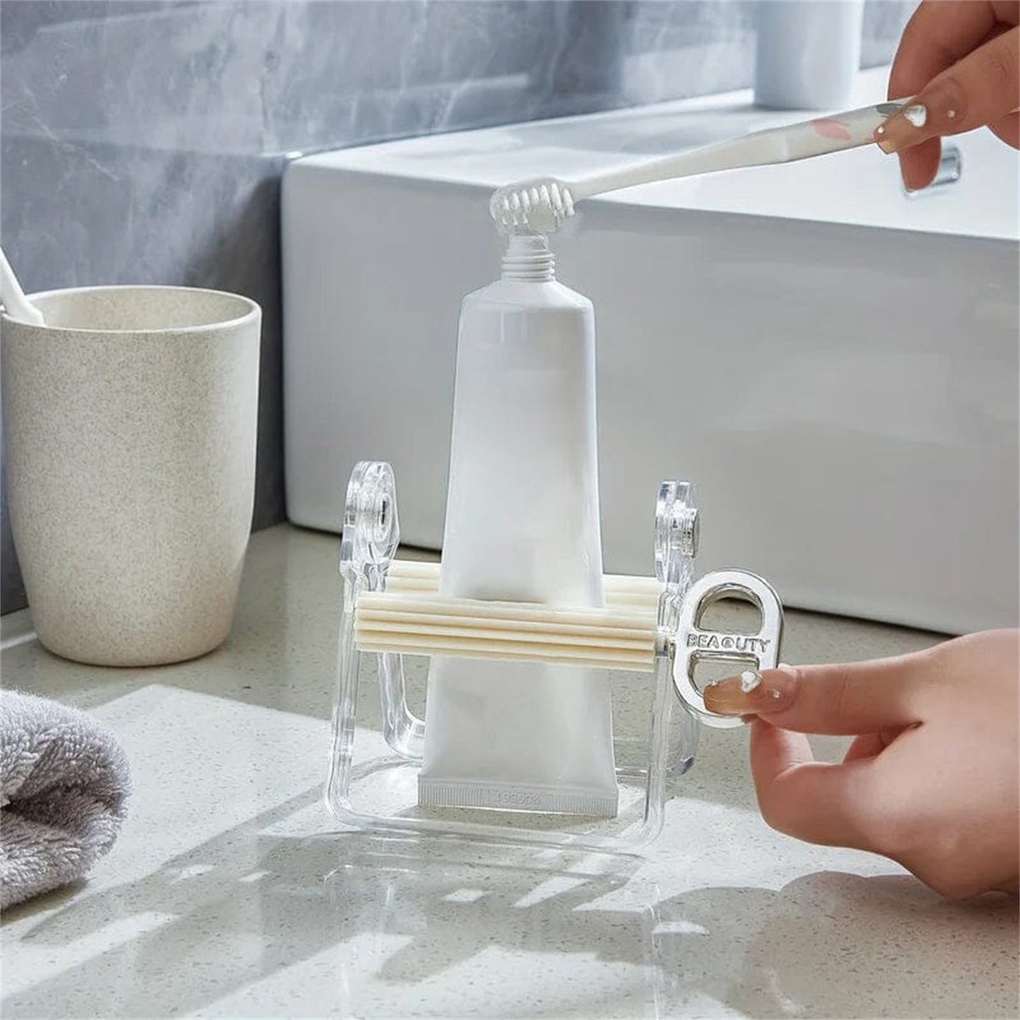 Luxury Paint Tube Squeezer Wringer Tool - Rolling Tube Squeeze Roller for Toothpaste - Toothpaste Tube Squeezer for Artists, Hair Salons, Painters - Daily Living Essential, (Black) 3.39x4.13x3.78 3.39" x 4.13" x 3.78" Black*4