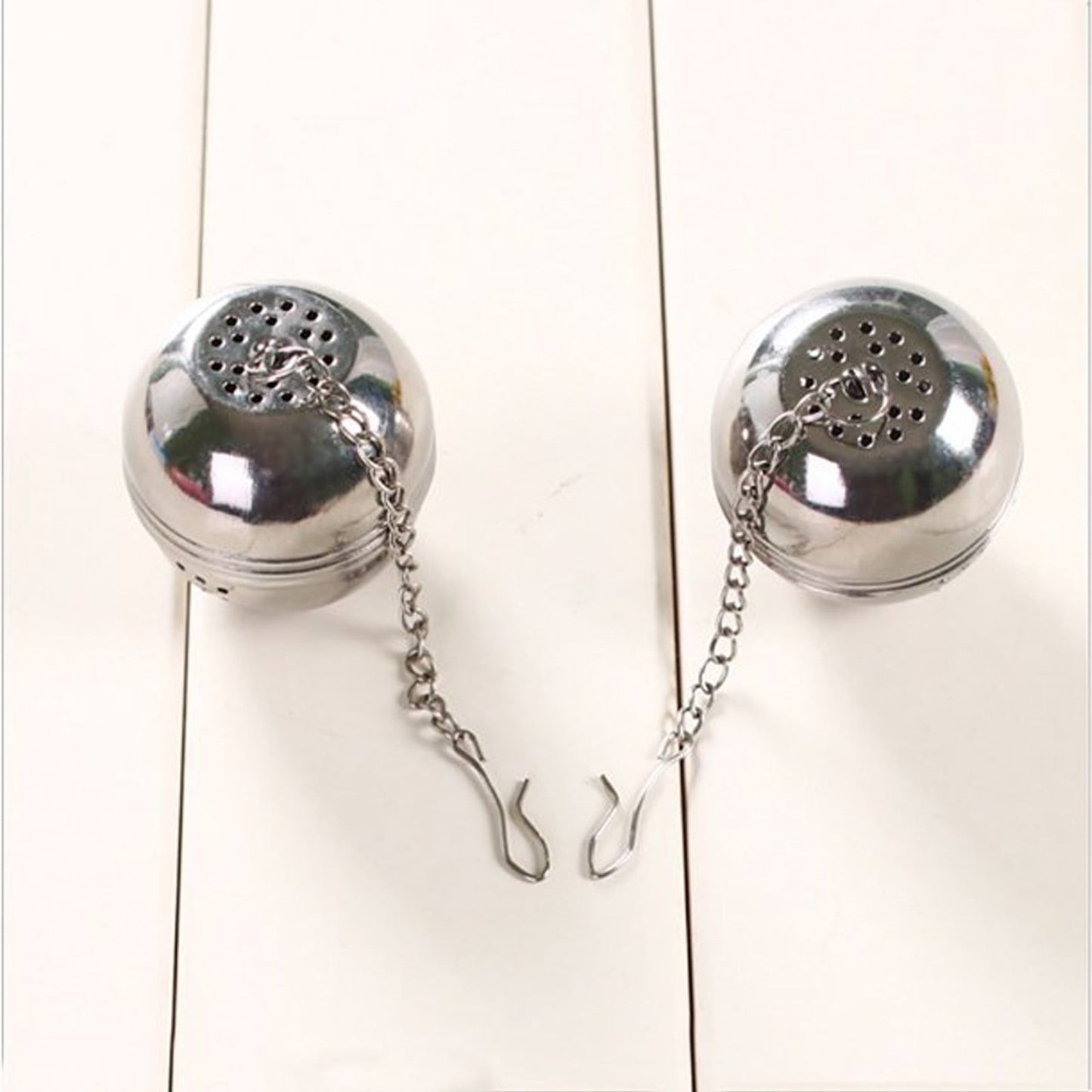 Spice Ball for Cooking, Tea Infuser, Stainless Steel Tea Ball Strainer Spice Infuser, Soup Seasonings Seperation Basket with Extended Chain Hook for Brewing Tea Spices Seasonings, 1.57x1.57 1.69" x 1.96" Silver