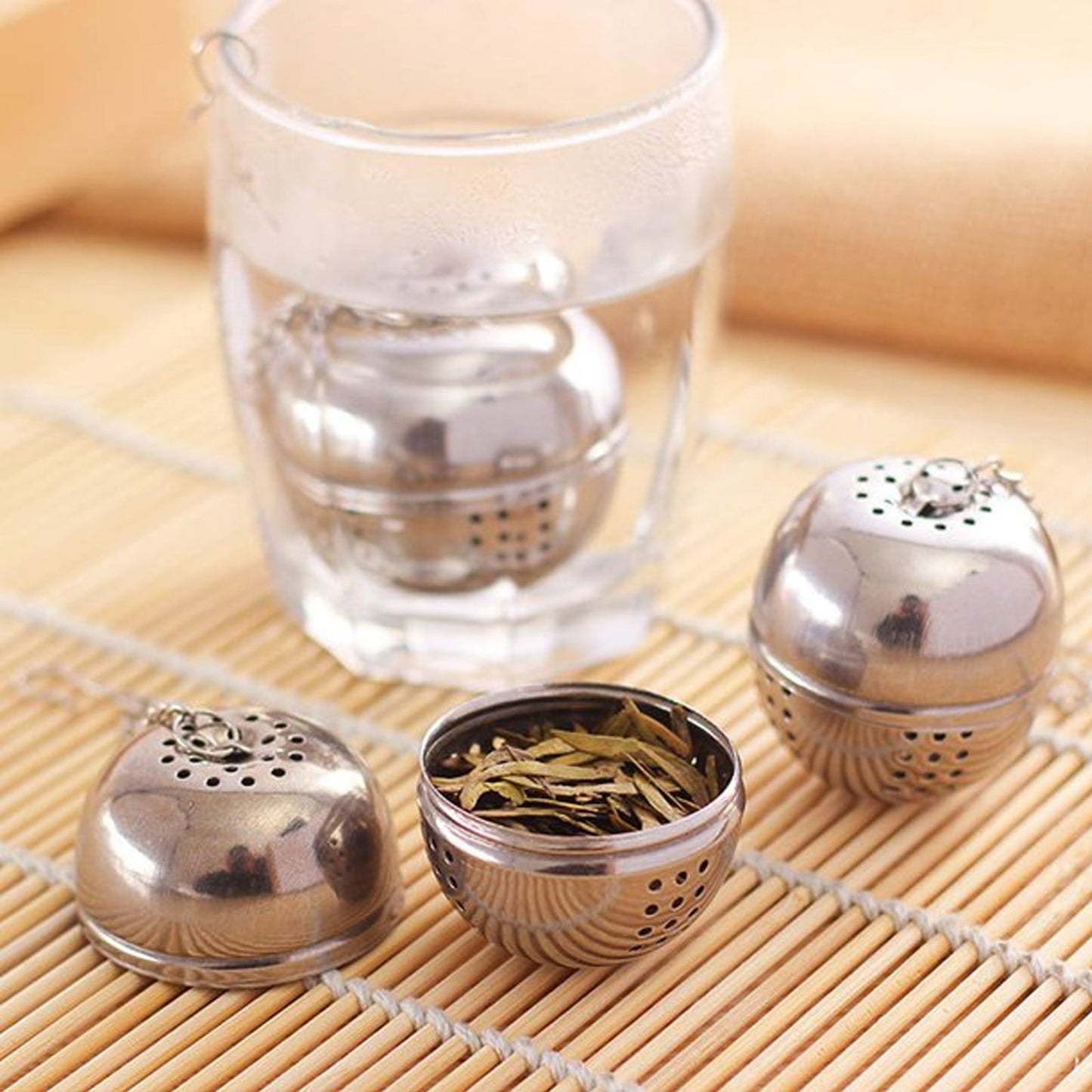 Spice Ball for Cooking, Tea Infuser, Stainless Steel Tea Ball Strainer Spice Infuser, Soup Seasonings Seperation Basket with Extended Chain Hook for Brewing Tea Spices Seasonings, 1.57x1.57 2.08" x 2.75" Silver