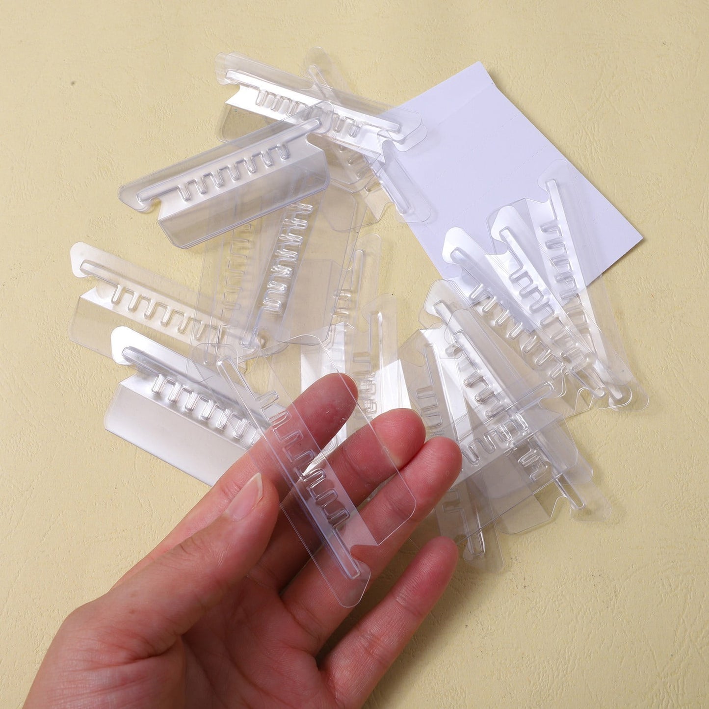 25 Pieces 3.5 Inch Clear Hanging Folder Tabs Hanging File Folder Tabs Clear Tabs for Hanging File Folders, Hanging File Folders with Tabs Office Hanging Files,Universal UNV43313 1/3 Cut Tab (Clear) Clear
